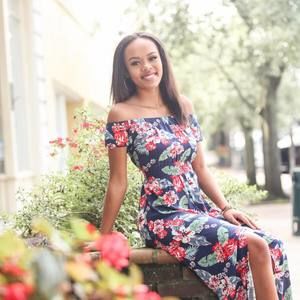 Meet your Posher, Samya